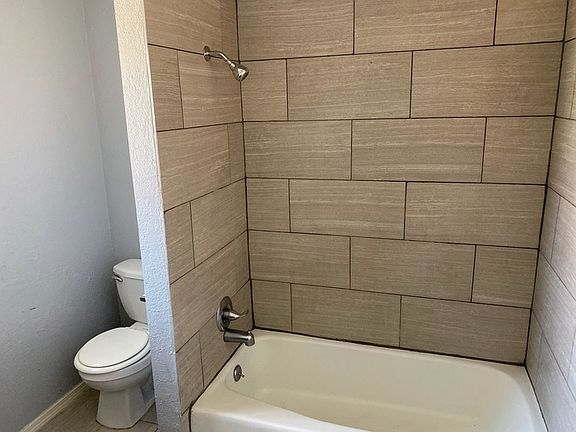 5th image of 221 Palmary Dr