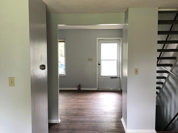 3rd image of 3572 Ringling Ln
