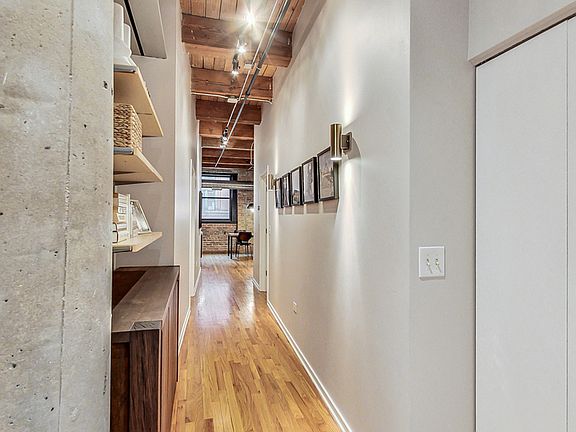 3rd image of 420 W Ontario St APT 305