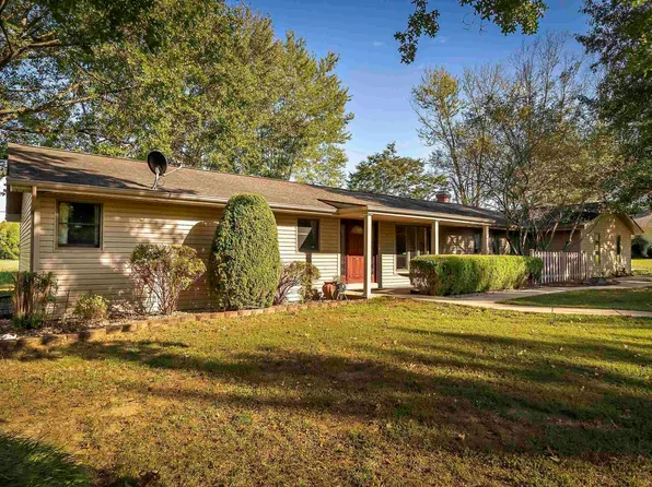 638 Indian Hill Dr, Herrin, IL 62948