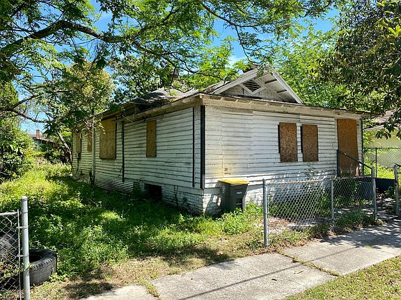5th image of 1117 E 18th St