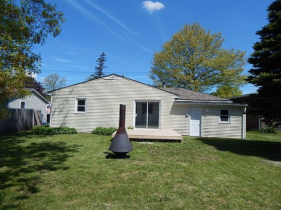 4th image of 797 Meadow Dr