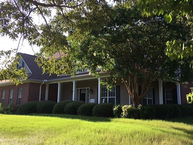 1st image of 824 Maplewood Dr