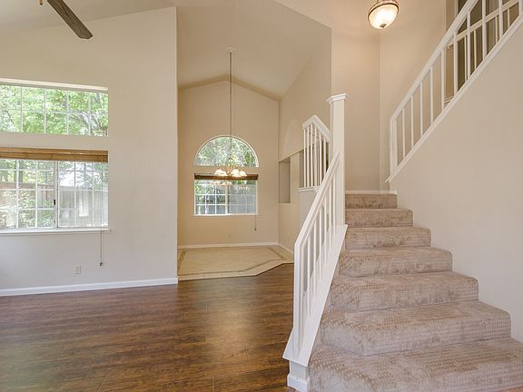 4th image of 8163 Gloriann Way