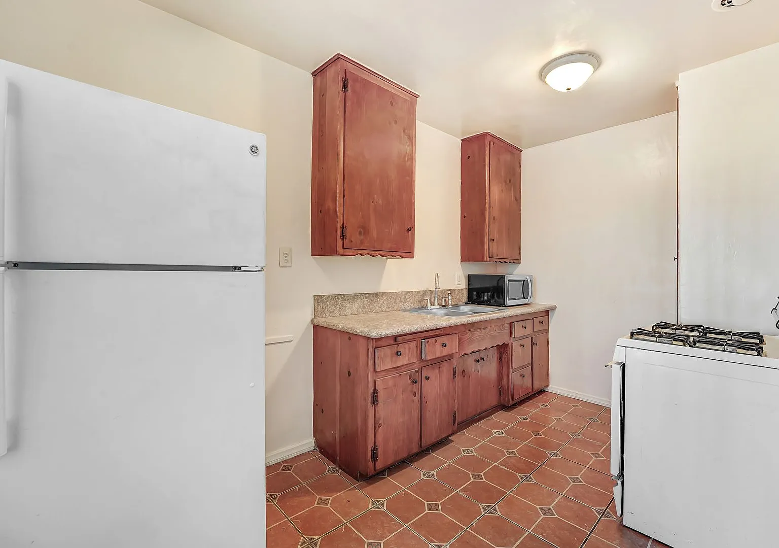 8451 S. Normandie Ave — Photo 4