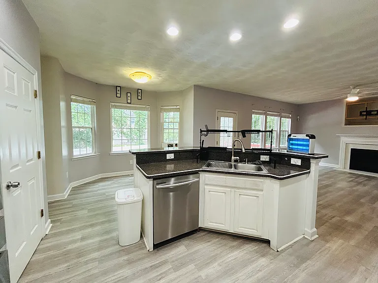 3412 Sale Dr — Photo 8