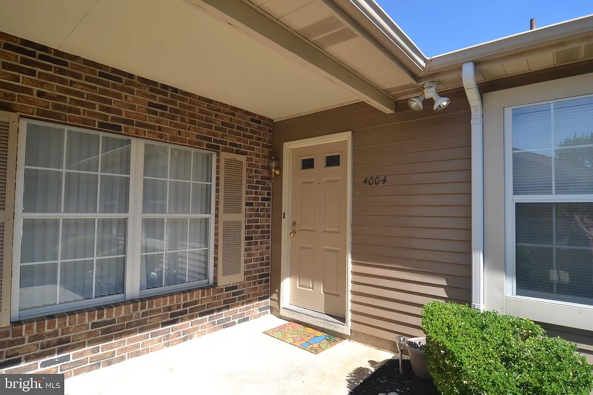 Building Photo - 4004 Adelaide Dr