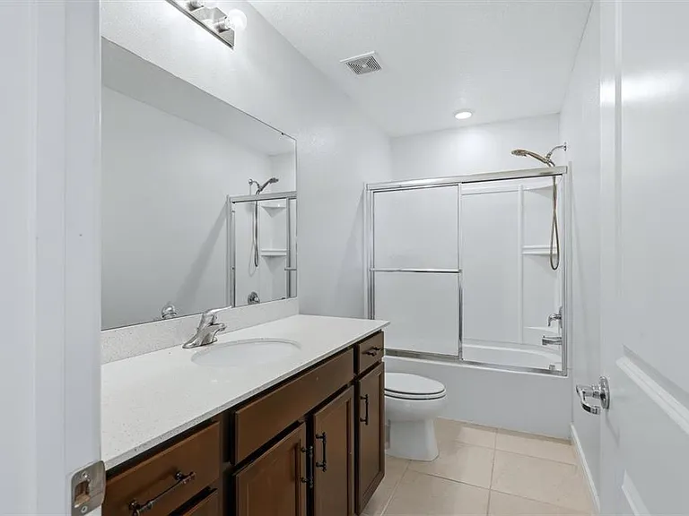 9108 Royal River Cir — Photo 28