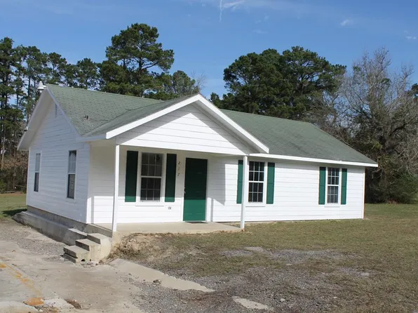 217 Hazel St, Zavalla, TX 75980