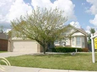 50145 Dove Ln, Chesterfield, MI 48051