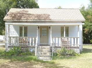 310 7th St, Darien, GA 31305