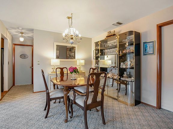 4th image of 20 Laurel Ave APT 76