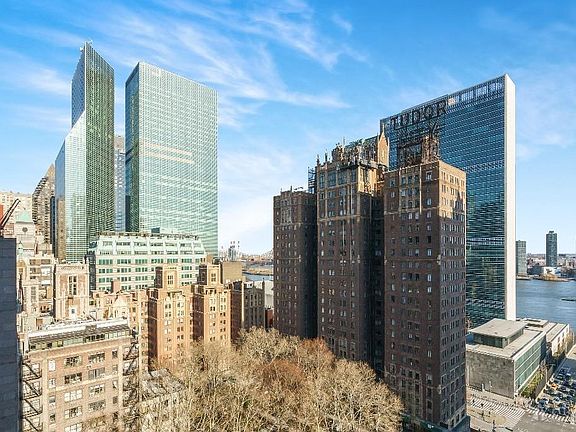 4th image of 320 E 42nd St APT 1601