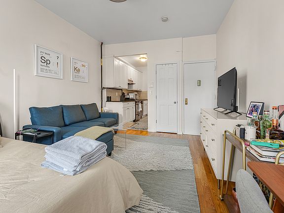 5th image of 462 6th St APT 3C