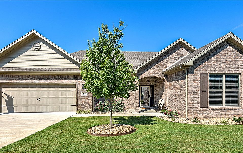 1st image of 136 Dogwood Dr