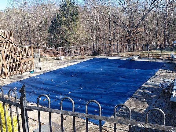 4th image of 133 Upper Hawk Ridge Rd