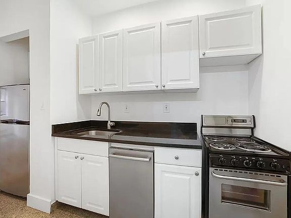 5th image of 207 E 37th St APT 2D