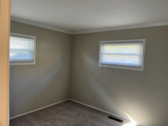 4th image of 5025 Leone Dr