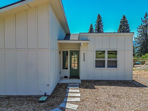 3rd image of 252 Twin View Ct