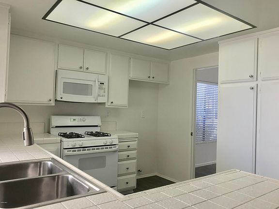 3rd image of 40 San Antonio St