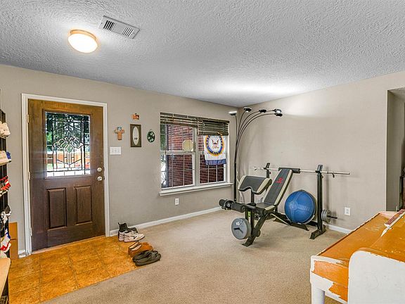 5th image of 3003 Legends York Dr