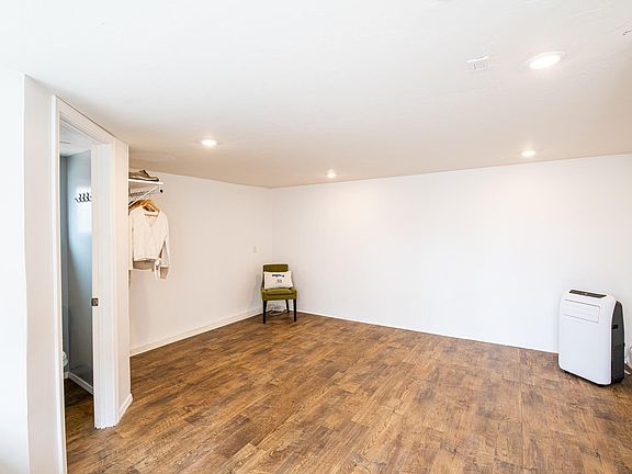 4th image of 4770 Bancroft St #B
