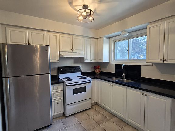 3rd image of 275 Blake St #12