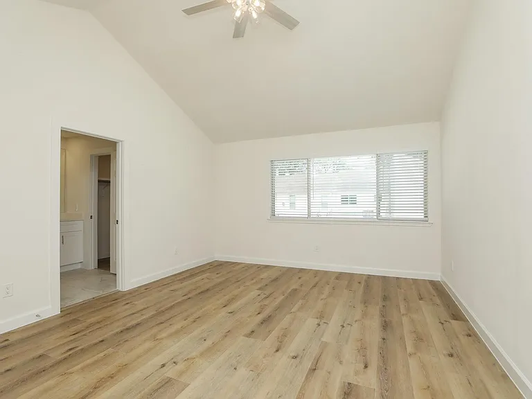 2050 Augusta Dr — Photo 18