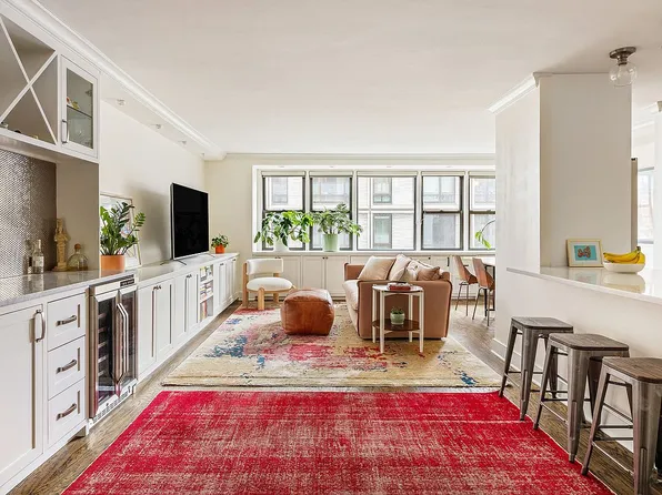 201 E 21st St APT 7R, New York, NY 10010