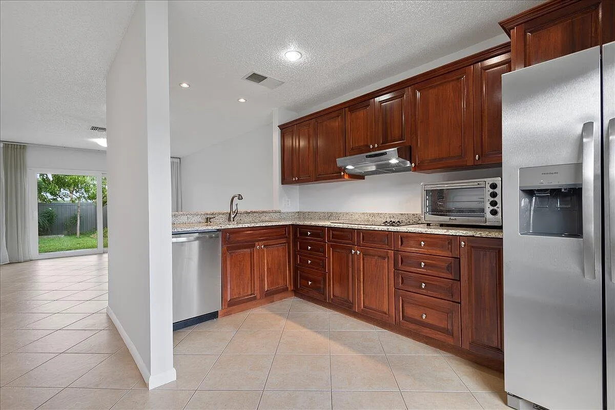1 bed, 1.0 bath, 671 sqft, $2,400 — Photo 4