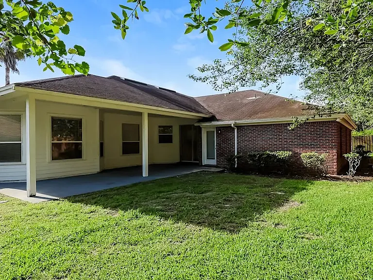 11820 Lake Fern Dr — Photo 1