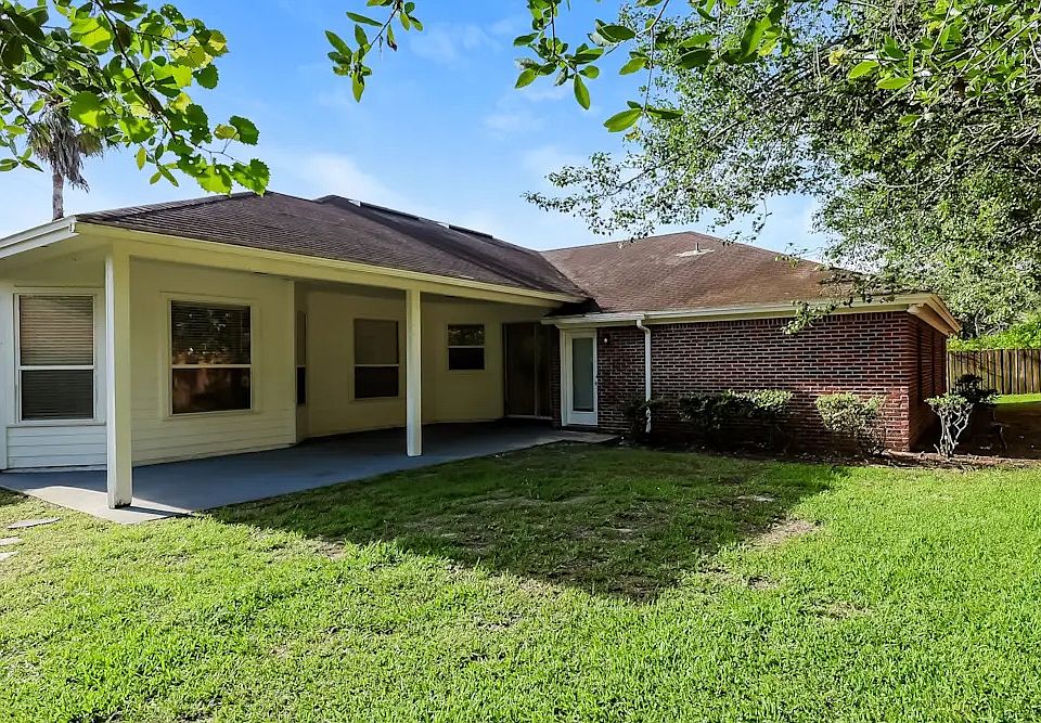 1st image of 11820 Lake Fern Dr