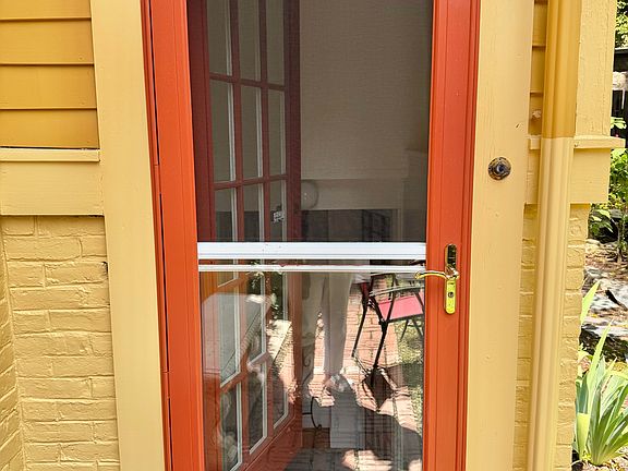 Storm/screen door (lockable) entrance to unit.