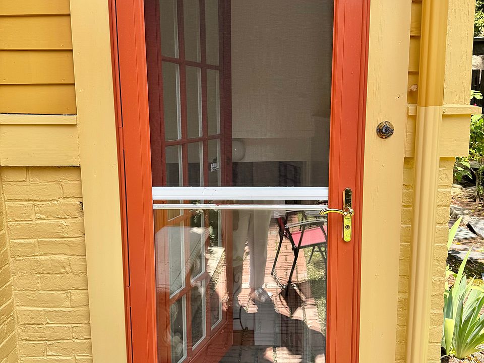 Storm/screen door (lockable) entrance to unit.