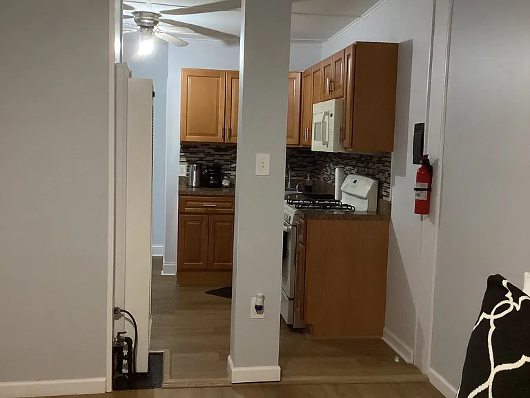 323 Elizabeth St — Photo 12