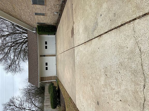 2nd image of 1715 Longhorn Ave