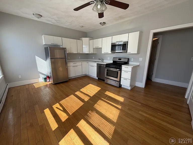 33 Portsmouth St #4R — Photo 4