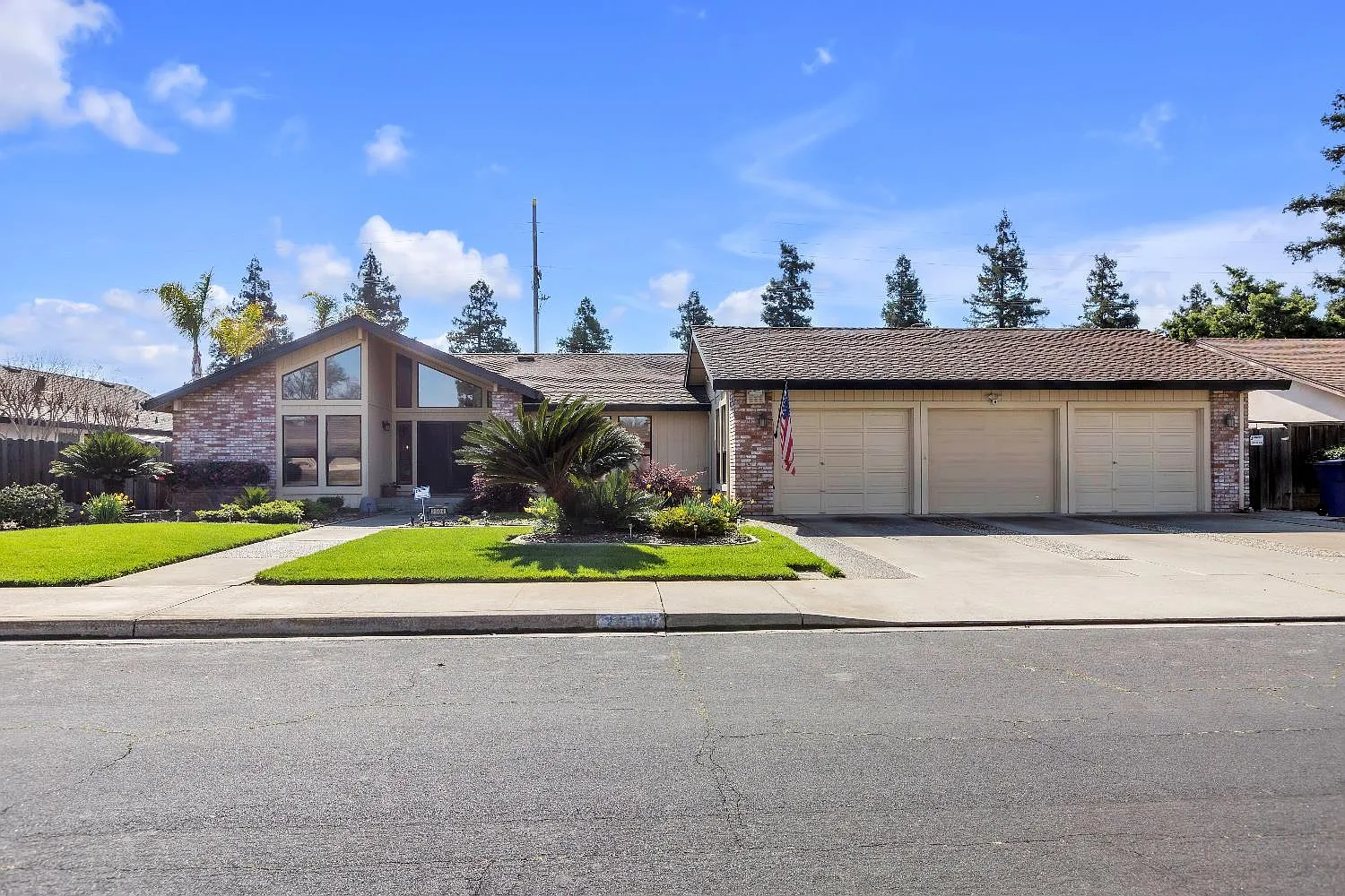 2504 Bridle Path Ln photo 1