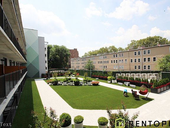 3rd image of 10 Lexington Ave #1S