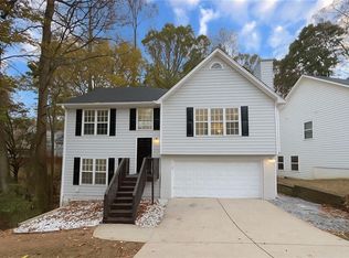 565 Paris Dr, Lawrenceville, GA 30043