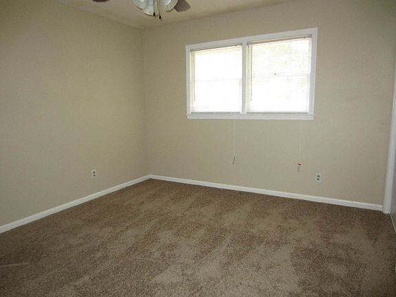 3rd image of 407 Northfield Rd