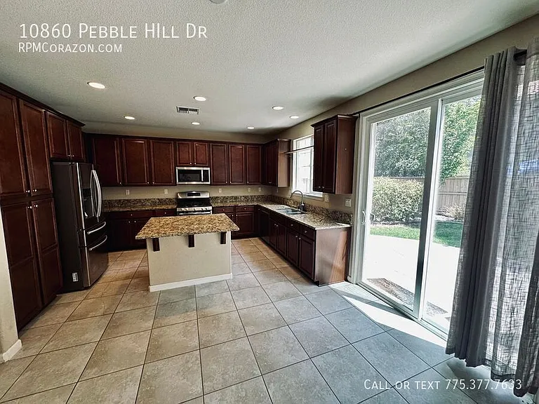 10860 Pebble Hill Dr — Photo 9