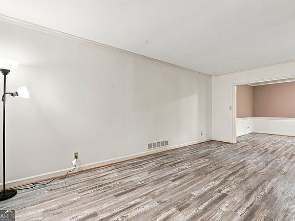 4th image of 1387 Springdale Rd