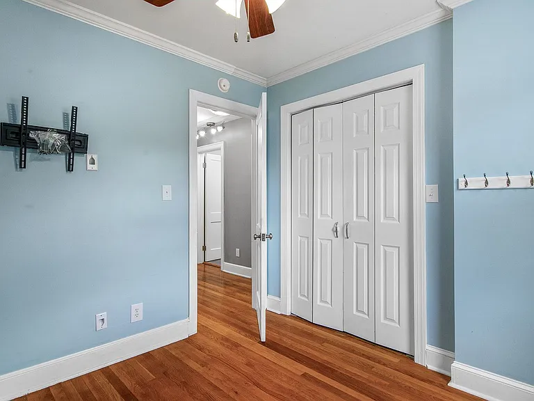 407 Robertson St — Photo 13