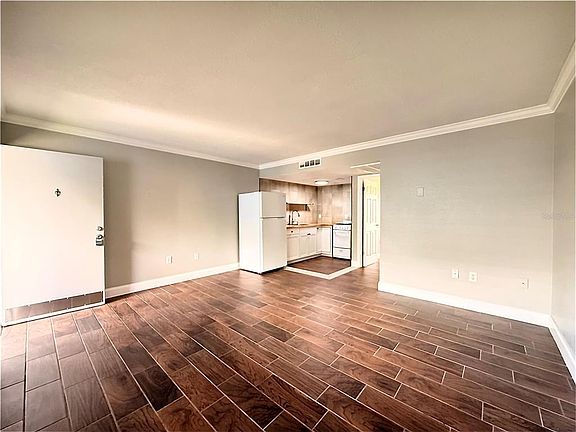 3rd image of 133 Oyster Bay Cir #370
