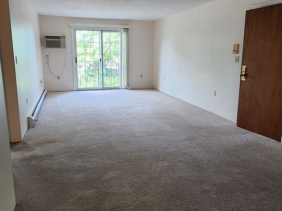 3rd image of 7 Autumn Leaf Dr APT 23