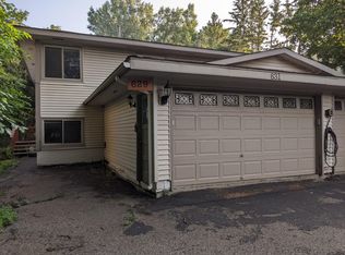 631 Ridgeview Dr, Wayzata, MN 55391