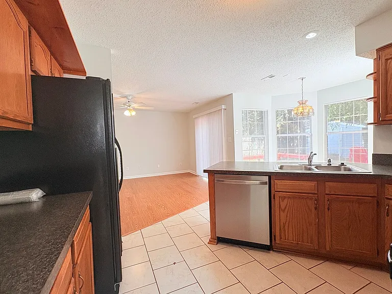 110 Amelia Ct — Photo 6