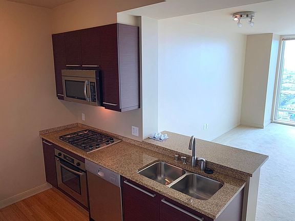 4th image of 425 1st St Unit 3405