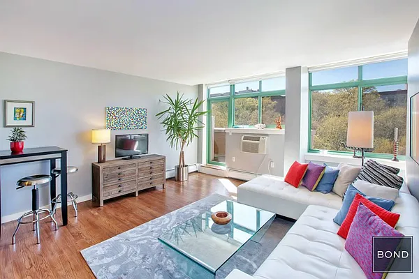 Sold by Bond New York | media 1